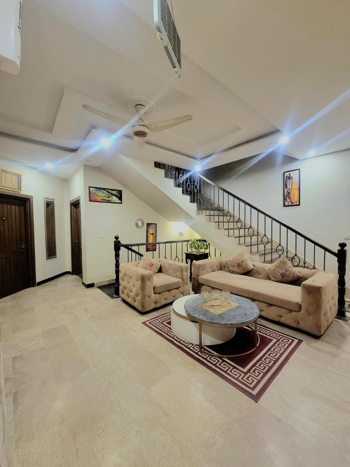 Dream Inn Guest House Исламабад Экстерьер фото